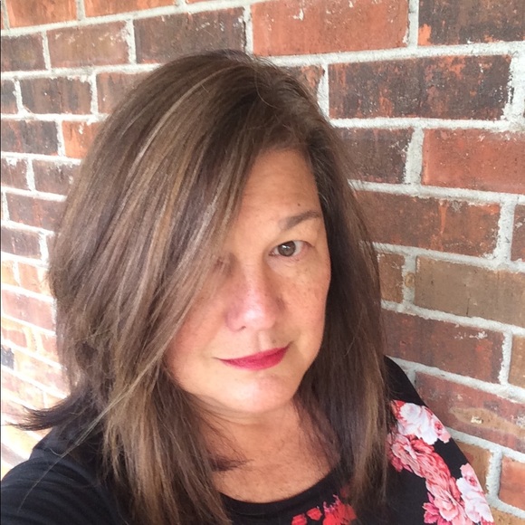 Meet your Posher, Gloria - Picture 3 of 8